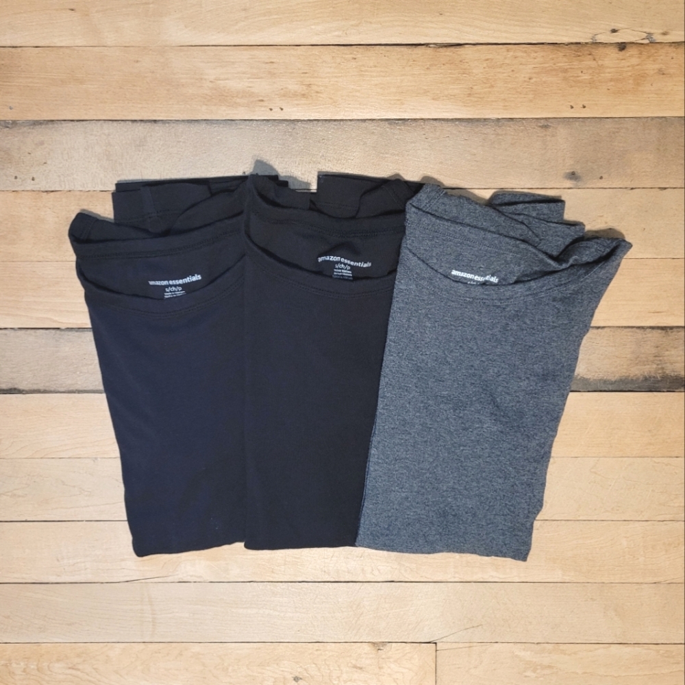 Lot Bundle of 3 crew neck T-shirt’s Amazon Essentials gray and black size Small